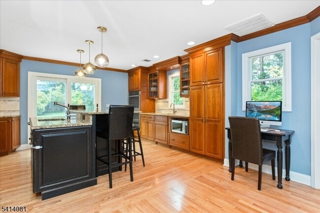 Building Photo - 460 Grove St