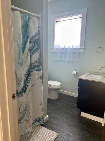 Bathroom - 412 W Call St
