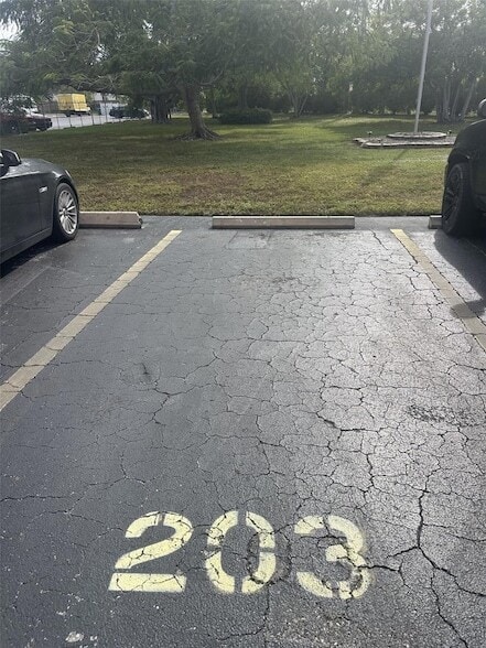 Building Photo - 4037 Lake Bayshore Dr