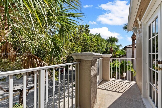 Building Photo - 15816 SW 48th Manor