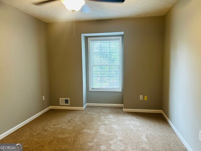 Building Photo - 207 Hillcrest Dr