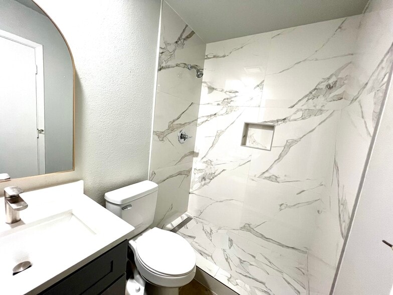 Building Photo - 2407 Ventura Dr