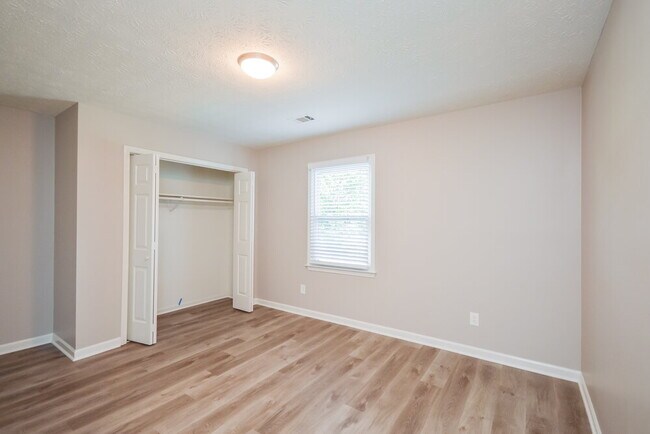 Building Photo - 1407 Hillside Pl SE