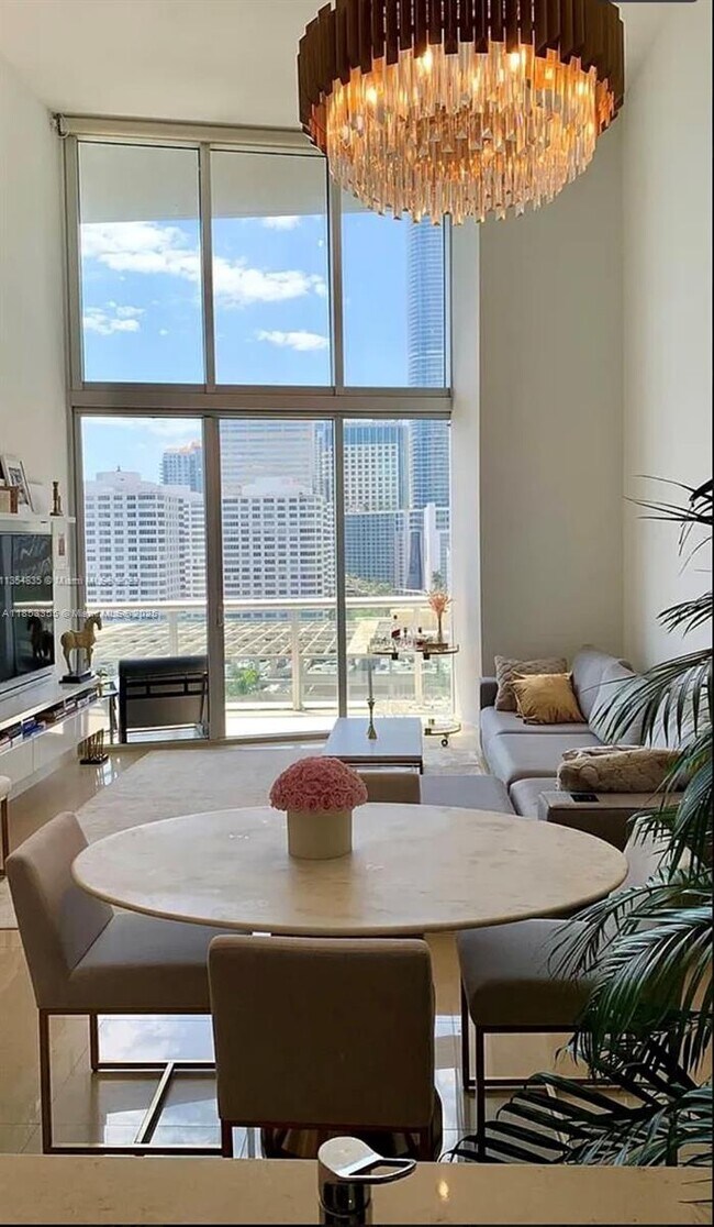 Building Photo - 495 Brickell Ave