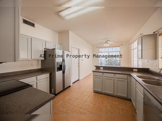 Building Photo - 601 S Silverbrush Dr