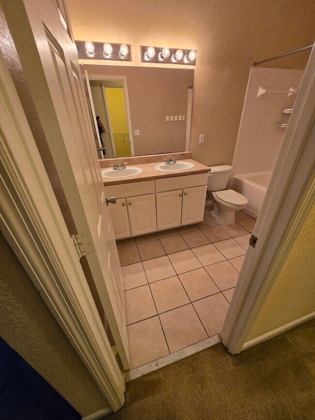 Building Photo - 2/2.5 Townhome in Magnolia Place