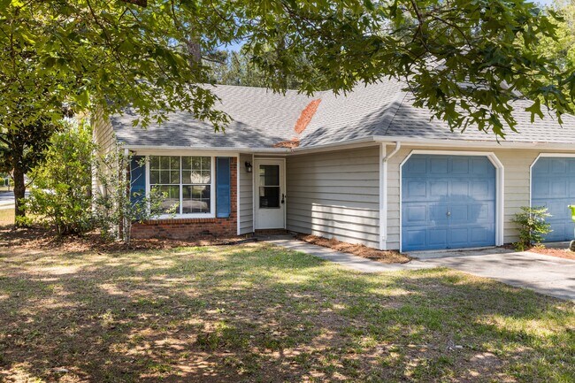 Building Photo - 1501 Fairfax Ln