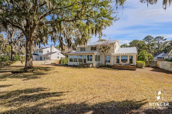 Building Photo - 73 Sunset Blvd