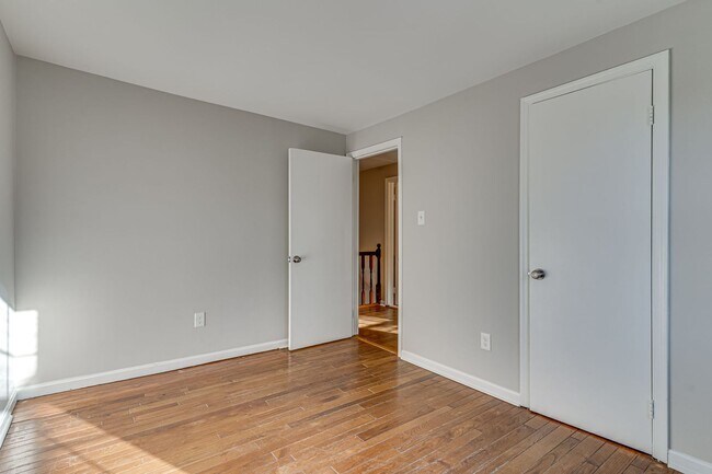 Building Photo - Renovated Home in Pinewood Lake Neighborhood
