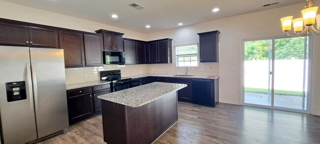 Building Photo - 1527 Sergeant Ln