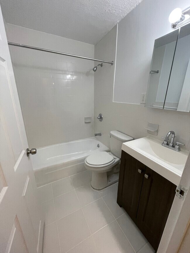 Building Photo - 3333 Broadway