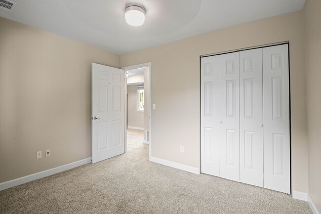 Building Photo - Evolve Real Estate: Beautifully Updated 2 ...