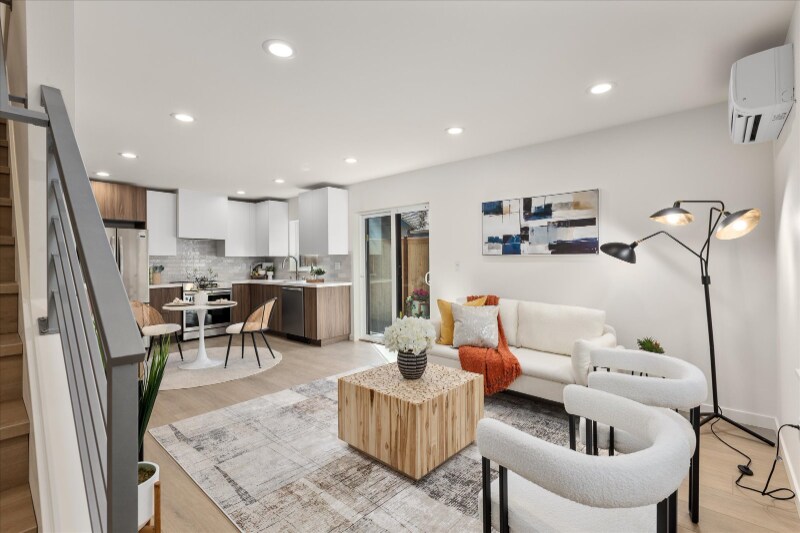 Building Photo - 2349 NE 127th St