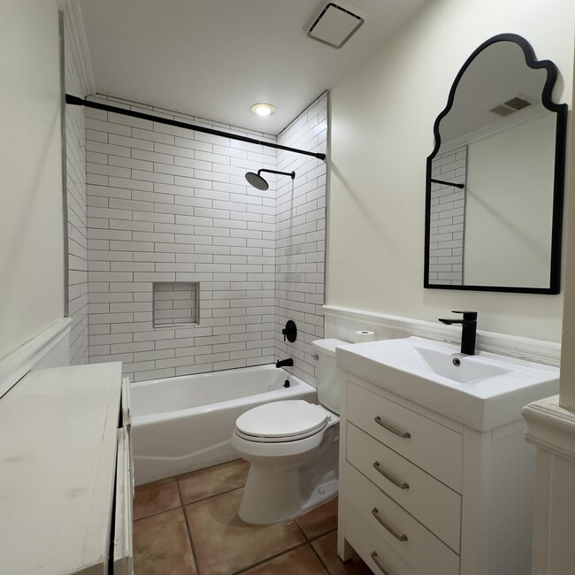 Building Photo - 40064 Silktree Ct