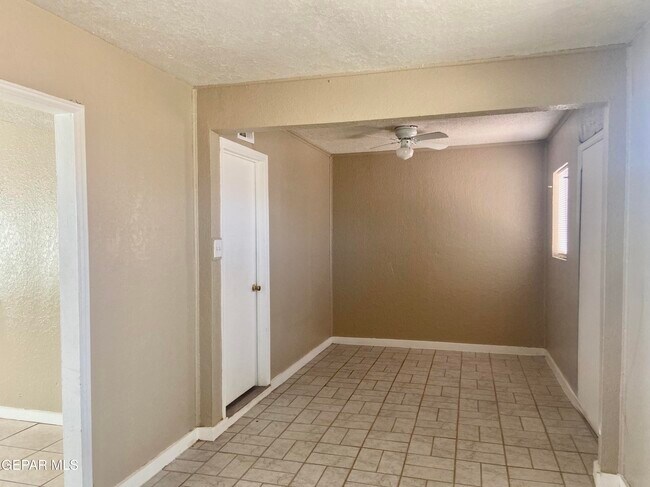 Building Photo - 601 Lomaland Dr