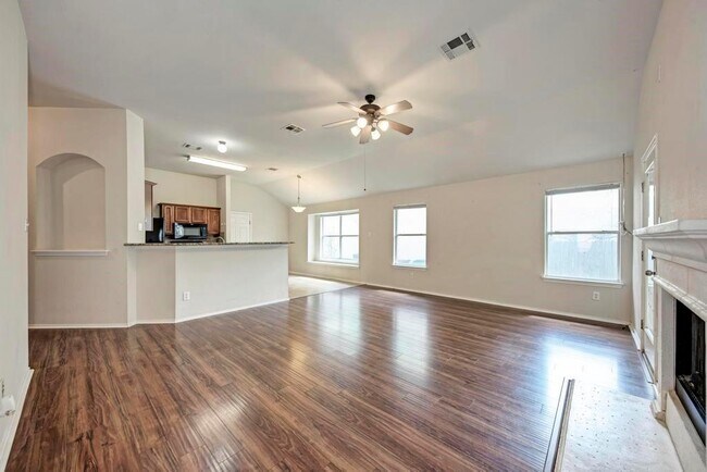 Building Photo - 1124 Alexandria Way