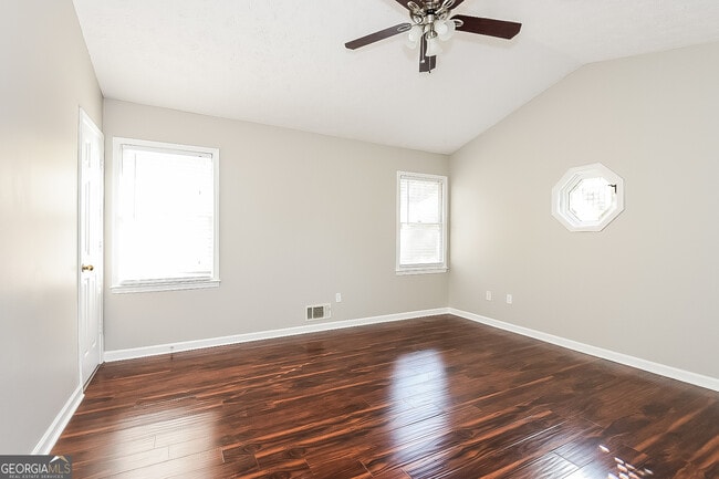 Building Photo - 16 Fairfield Way SW