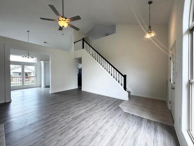 Building Photo - 409 Ella Rae Ln