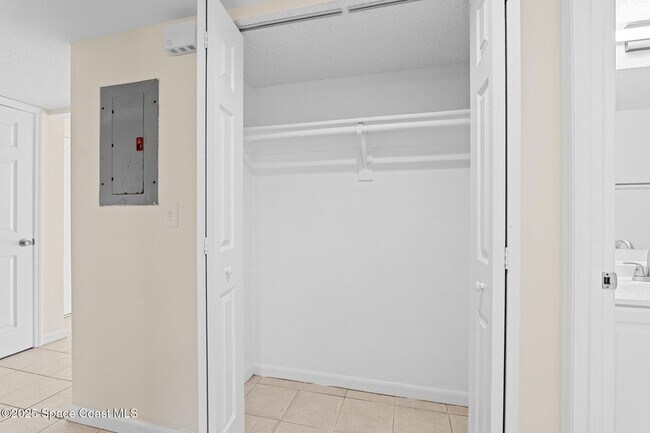 Building Photo - 1884 Agora Cir SE