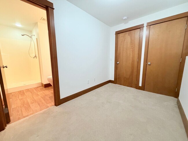 Building Photo - Charming Home in Leschi!