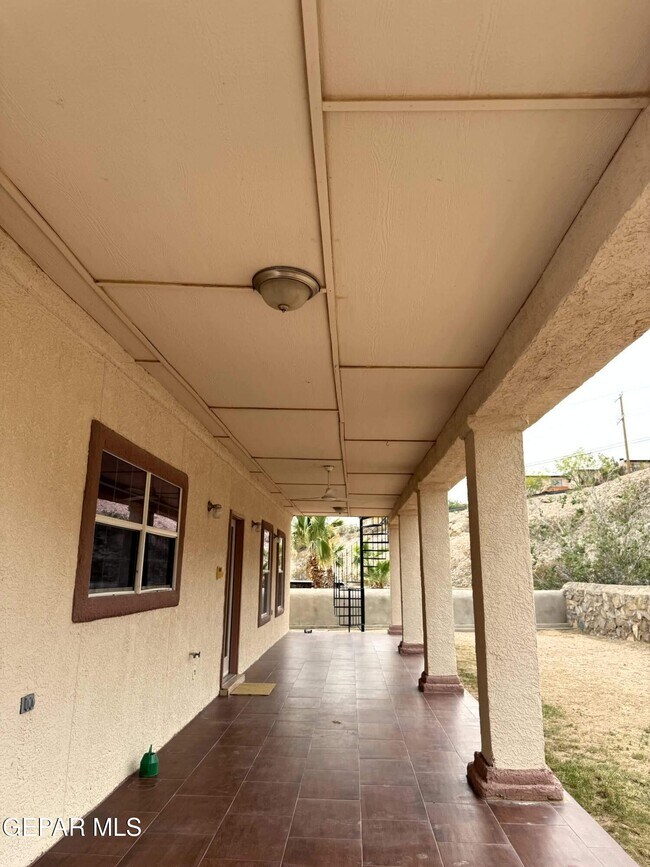 Building Photo - 317 Zenith Dr