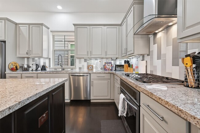 Building Photo - 1621 Rosewood St