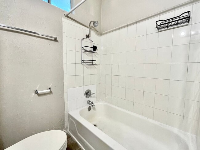 Building Photo - 521 W Collins St