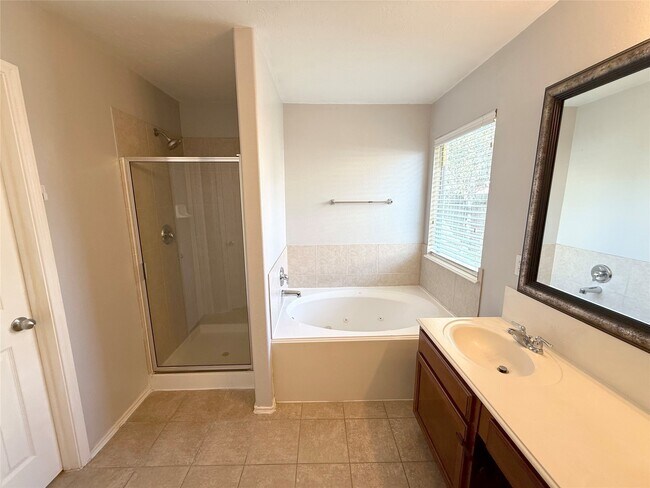 Building Photo - 2414 Alcove Foster Ct