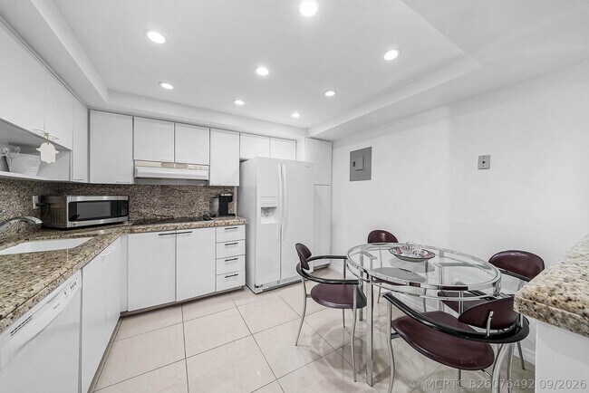 Building Photo - 3546 S Ocean Blvd