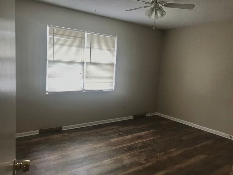 Building Photo - 8732 W 70th St