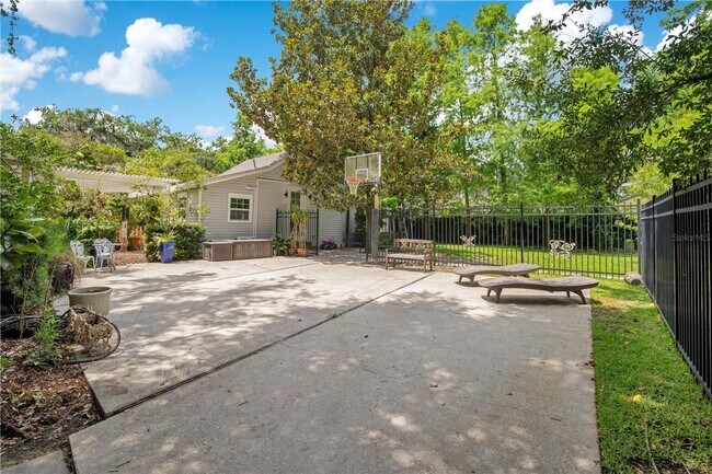 Building Photo - Queen Anne Victorian Estate