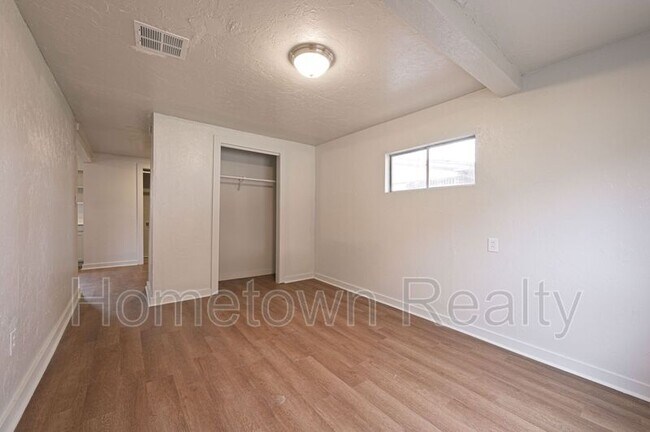 Building Photo - 3932 SE 22nd St