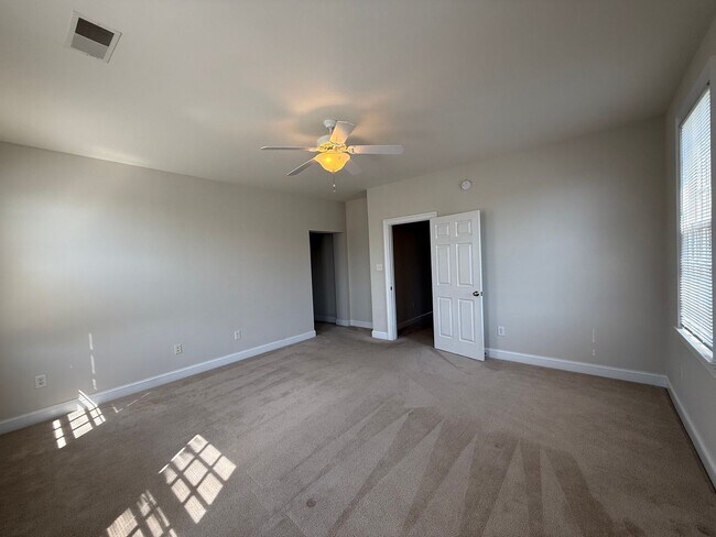 Building Photo - 1525 Old Trail Dr