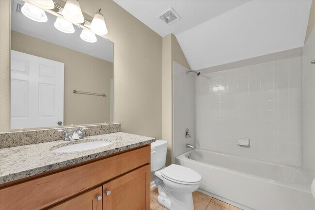Building Photo - Updated 4BR with Bonus Room in Riverview!