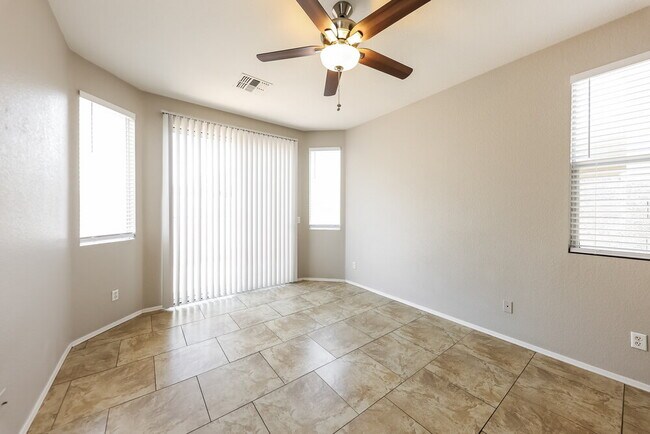 Building Photo - 1222 E Grove St