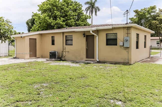 Building Photo - 1531 NW 12th Ct