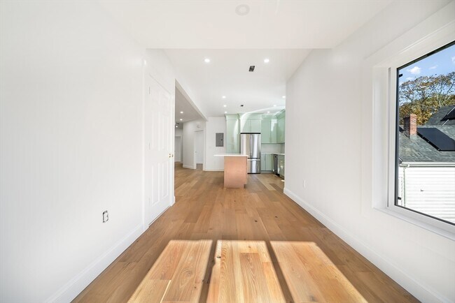 Building Photo - 9-11 Knollin St