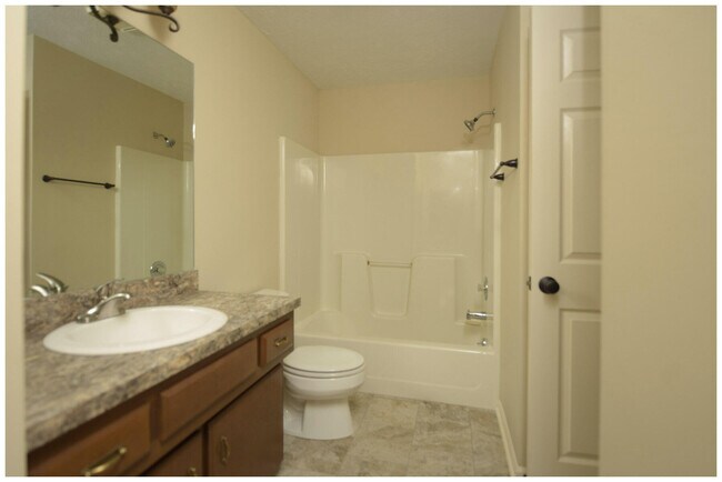 Building Photo - 105 Oakmont Ln