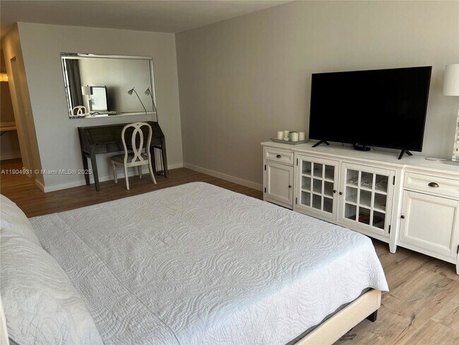 Building Photo - 2751 S Ocean Dr