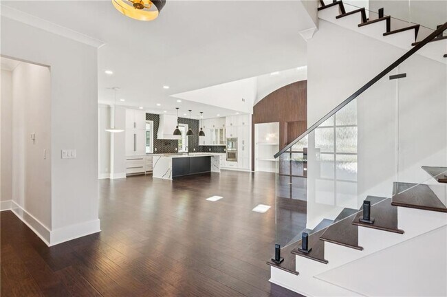 Building Photo - 115 Thome Dr