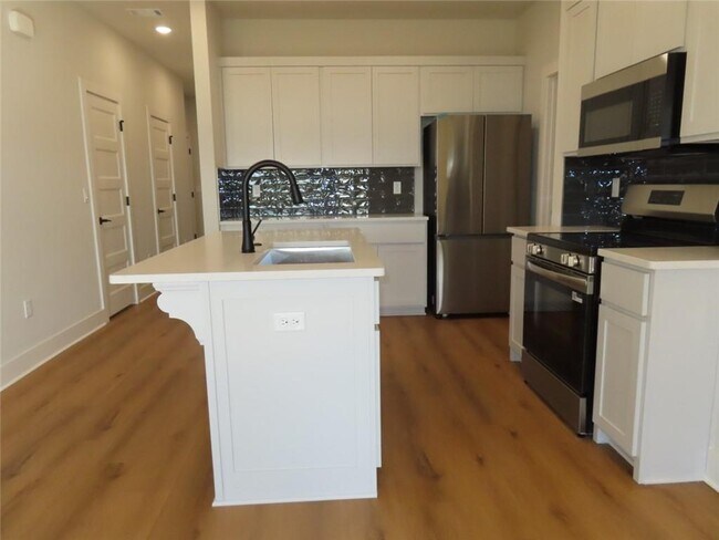 Building Photo - 1871 Lapis Ave