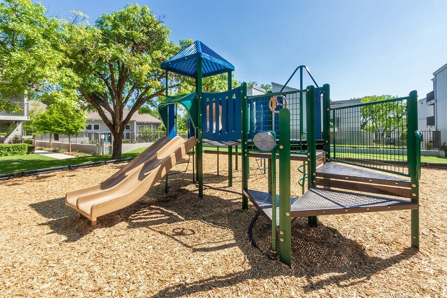 Building Photo - 6251 Melody Ln