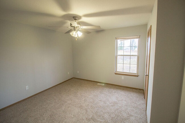 Building Photo - 5213 Silver Mill Dr