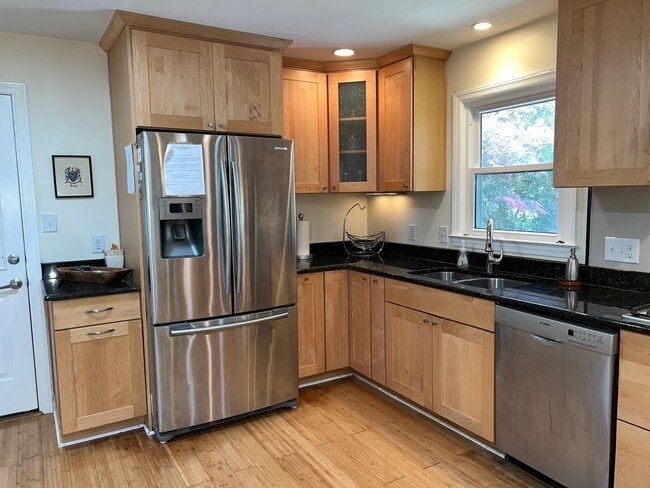 Building Photo - 727 Banks Terrace SE