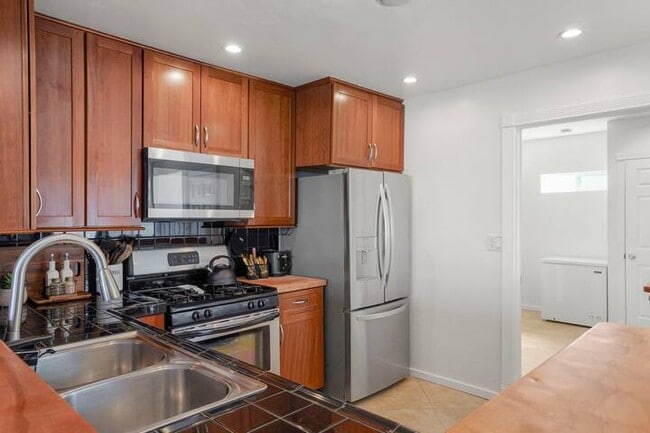 Building Photo - 4551 Narragansett Ave