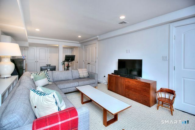 Building Photo - 10 Tiffany Ln