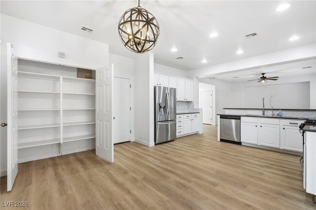 Building Photo - 10585 Cave Ridge St