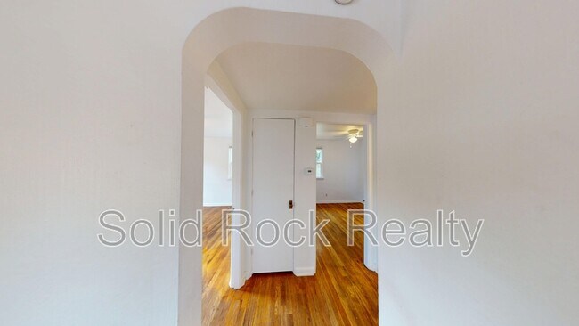 Building Photo - 513 W Uintah St