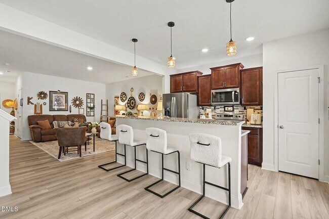Building Photo - 3 Bedroom 2.5 Bathroom Townhome w/ 1 car garage in a prime location of Flowers Plantation