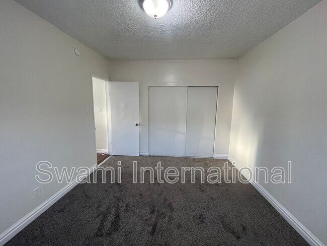 Building Photo - 10970 S Figueroa St